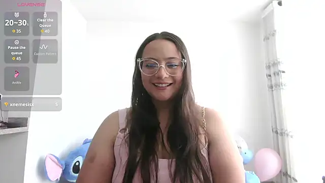 LOLA R  online show from May 2026 06:38:02 PM