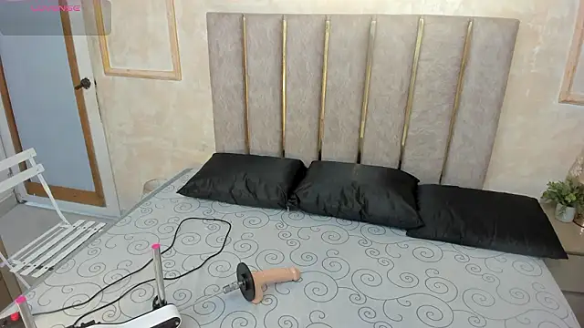 Meeganfoox online show from January 2026 08:07:01 PM