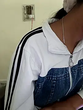 Snapshot of Aaradhna-_hoy chatting on February 2026 04:33:02 AM Aaradhna- hoy online show from February 2026 04:33:02 AM