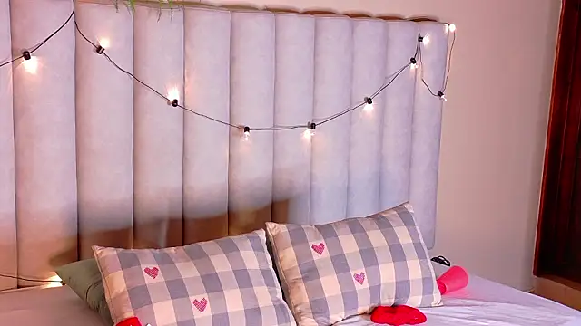 Snapshot of ChloeeMiller__ chatting on March 2026 02:25:01 AM ChloeeMiller online show from March 2026 02:25:01 AM