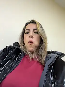 Snapshot of Paulinaa_bella chatting on March 2026 01:12:02 AM Paulinaa bella online show from March 2026 01:12:02 AM