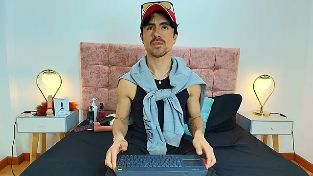 Ethan Briggs  online show from April 2026 08:01:02 PM