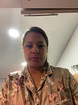 Snapshot of Pretty__Milf chatting on July 2026 02:43:01 PM Pretty Milf online show from July 2026 02:43:01 PM
