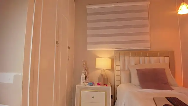 isabela  x online show from April 2026 11:43:01 AM