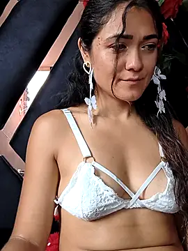 Snapshot of Freyarosse chatting on February 2026 09:10:02 PM Freyarosse online show from February 2026 09:10:02 PM