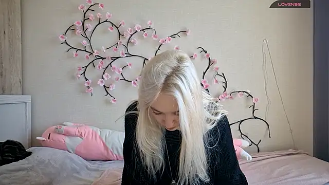 MisaMew online show from April 2026 09:47:02 AM