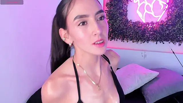 Itzel Geneva online show from February 2026 12:42:02 PM