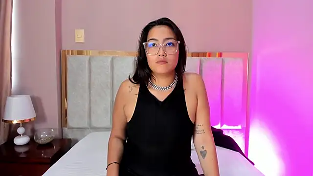 BelllaStone online show from January 2026 06:55:02 PM