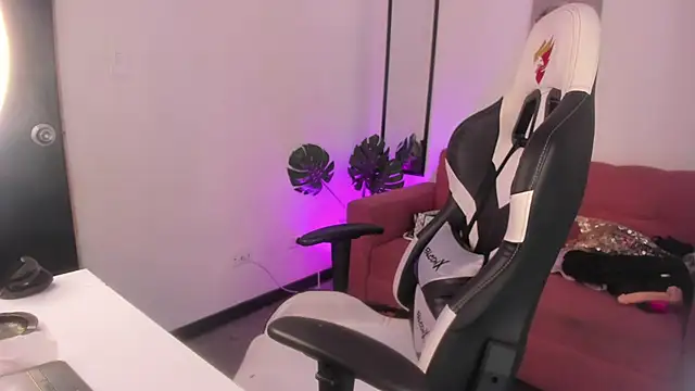 Snapshot of Xiomara_as chatting on February 2026 02:48:02 PM Xiomara as online show from February 2026 02:48:02 PM