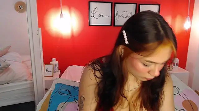 MaddyOwens 5 online show from April 2026 12:43:01 PM