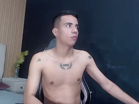 MaximoGrayy online show from January 2026 06:46:02 PM