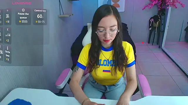 Snapshot of Veronica_miiller chatting on June 2026 07:12:02 PM Veronica miiller online show from June 2026 07:12:02 PM