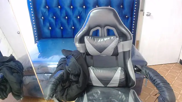 Snapshot of Candy_Rose_v chatting on February 2026 01:11:02 PM Candy Rose v online show from February 2026 01:11:02 PM