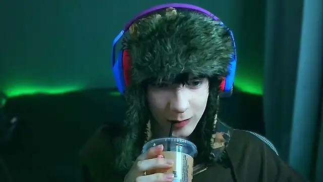 Snapshot of LeonBoykisser chatting on January 2026 04:34:01 PM LeonBoykisser online show from January 2026 04:34:01 PM