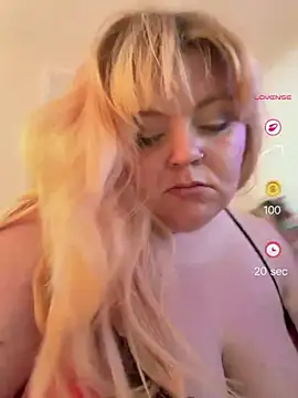 Snapshot of danikaFendyr chatting on June 2026 07:33:02 AM danikaFendyr online show from June 2026 07:33:02 AM