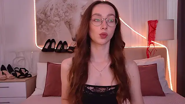 Snapshot of Emily_Simon chatting on July 2026 05:22:01 AM Emily Simon online show from July 2026 05:22:01 AM