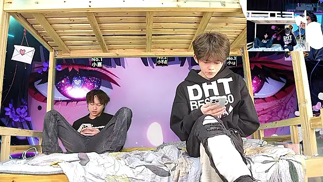 xiaohuangren01 online show from February 2026 01:22:01 AM