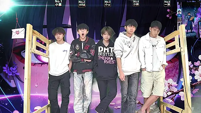 xiaohuangren01 online show from March 2026 11:19:01 PM