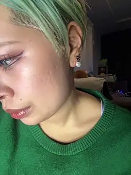 BADBITCHISAKI online show from April 2026 01:18:01 PM