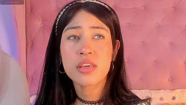 Snapshot of internett_sweetheart chatting on March 2026 04:51:02 AM internett sweetheart online show from March 2026 04:51:02 AM