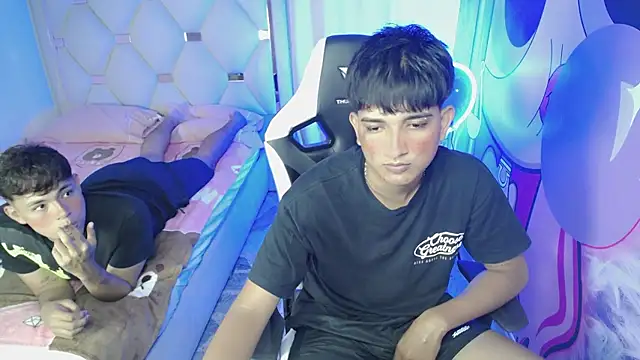 Snapshot of Maxwell_boys chatting on January 2026 03:33:01 AM Maxwell boys online show from January 2026 03:33:01 AM