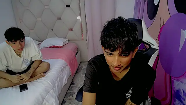 Snapshot of Maxwell_boys chatting on February 2026 03:44:01 AM Maxwell boys online show from February 2026 03:44:01 AM