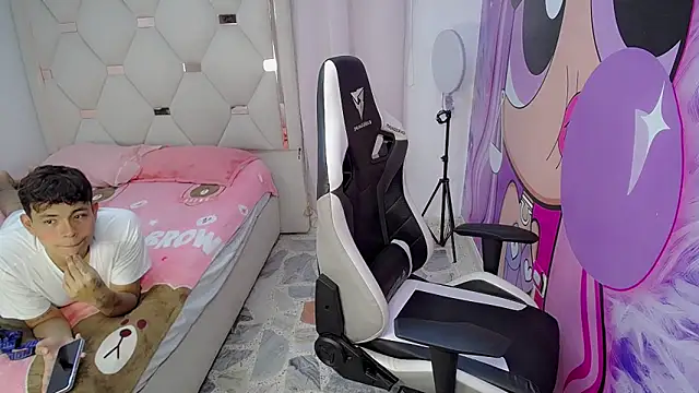 Snapshot of Maxwell_boys chatting on February 2026 03:07:02 AM Maxwell boys online show from February 2026 03:07:02 AM