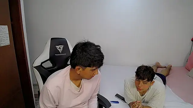 Snapshot of Maxwell_boys chatting on February 2026 03:05:02 AM Maxwell boys online show from February 2026 03:05:02 AM