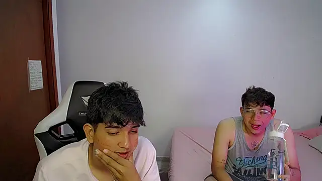 Snapshot of Maxwell_boys chatting on February 2026 03:39:01 AM Maxwell boys online show from February 2026 03:39:01 AM