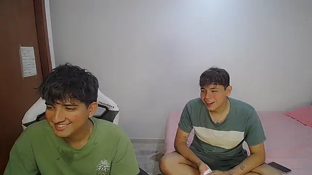 Snapshot of Maxwell_boys chatting on March 2026 03:30:02 AM Maxwell boys online show from March 2026 03:30:02 AM