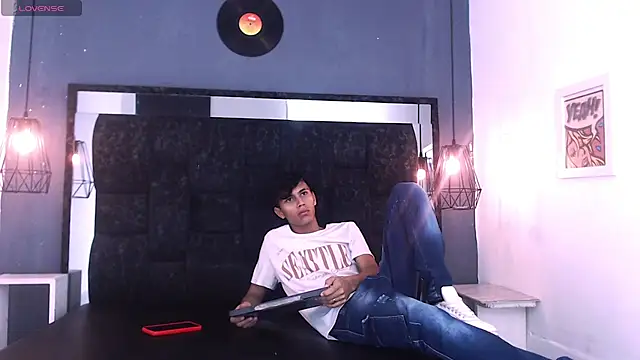 James And Kenet online show from February 2026 11:33:01 AM