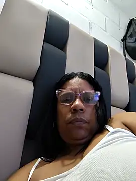 Zeyllyjhonson online show from April 2026 12:28:01 AM