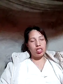 Snapshot of Gummiesu chatting on April 2026 01:52:02 PM Gummiesu online show from April 2026 01:52:02 PM