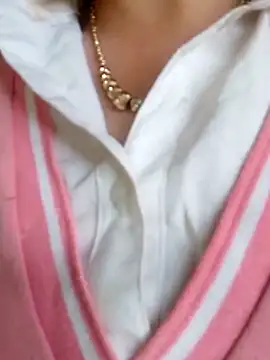 Snapshot of Gummiesu chatting on April 2026 08:01:02 AM Gummiesu online show from April 2026 08:01:02 AM