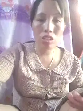 Snapshot of Gummiesu chatting on April 2026 06:13:05 AM Gummiesu online show from April 2026 06:13:05 AM