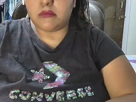 Snapshot of GaggingGirl_ chatting on June 2026 07:06:02 PM GaggingGirl online show from June 2026 07:06:02 PM