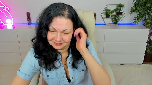 IrissMoon online show from March 2026 06:31:02 AM