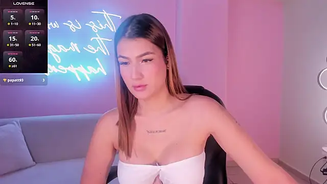 Snapshot of BellaThompsonX chatting on February 2026 03:25:02 AM BellaThompsonX online show from February 2026 03:25:02 AM