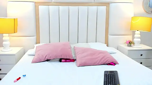 AbannyRogerss online show from March 2026 12:30:02 PM