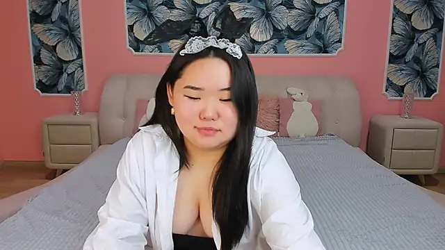 YUMI G online show from February 2026 08:31:02 PM