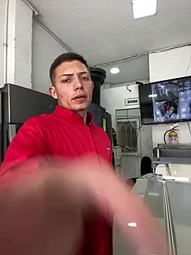 santiObrero online show from March 2026 04:37:01 PM