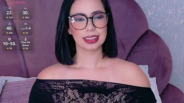 Snapshot of Sienna-Gold chatting on June 2026 02:33:01 PM Sienna-Gold online show from June 2026 02:33:01 PM