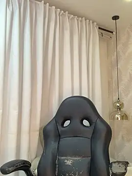 Snapshot of Auri__ chatting on June 2026 07:29:01 PM Auri online show from June 2026 07:29:01 PM
