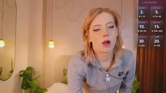 Snapshot of MoonlightAsuna chatting on February 2026 01:38:01 PM MoonlightAsuna online show from February 2026 01:38:01 PM