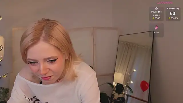 Snapshot of MoonlightAsuna chatting on February 2026 01:52:02 PM MoonlightAsuna online show from February 2026 01:52:02 PM