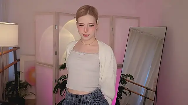 Snapshot of MoonlightAsuna chatting on February 2026 02:02:02 PM MoonlightAsuna online show from February 2026 02:02:02 PM