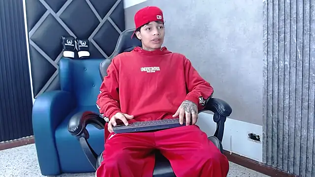 Snapshot of Dogan_Renzo0 chatting on February 2026 07:28:01 PM Dogan Renzo0 online show from February 2026 07:28:01 PM