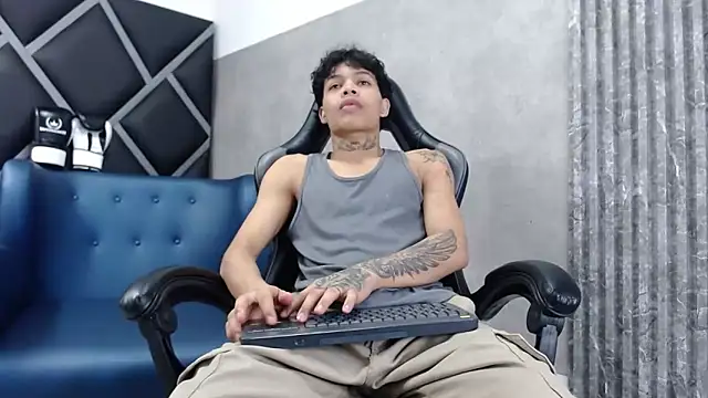 Snapshot of Dogan_Renzo0 chatting on February 2026 08:01:02 PM Dogan Renzo0 online show from February 2026 08:01:02 PM