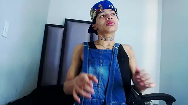 Snapshot of Dogan_Renzo0 chatting on February 2026 02:06:02 PM Dogan Renzo0 online show from February 2026 02:06:02 PM