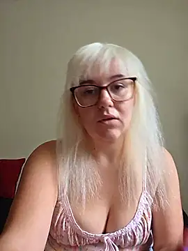 Snapshot of Ashlovescannabis chatting on July 2026 12:42:02 PM Ashlovescannabis online show from July 2026 12:42:02 PM